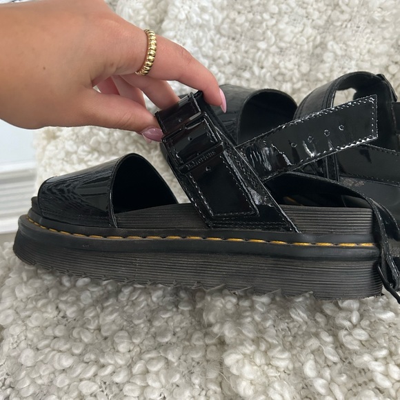 DOC SANDALSSSS 🖤🖤🖤 - Picture 3 of 3